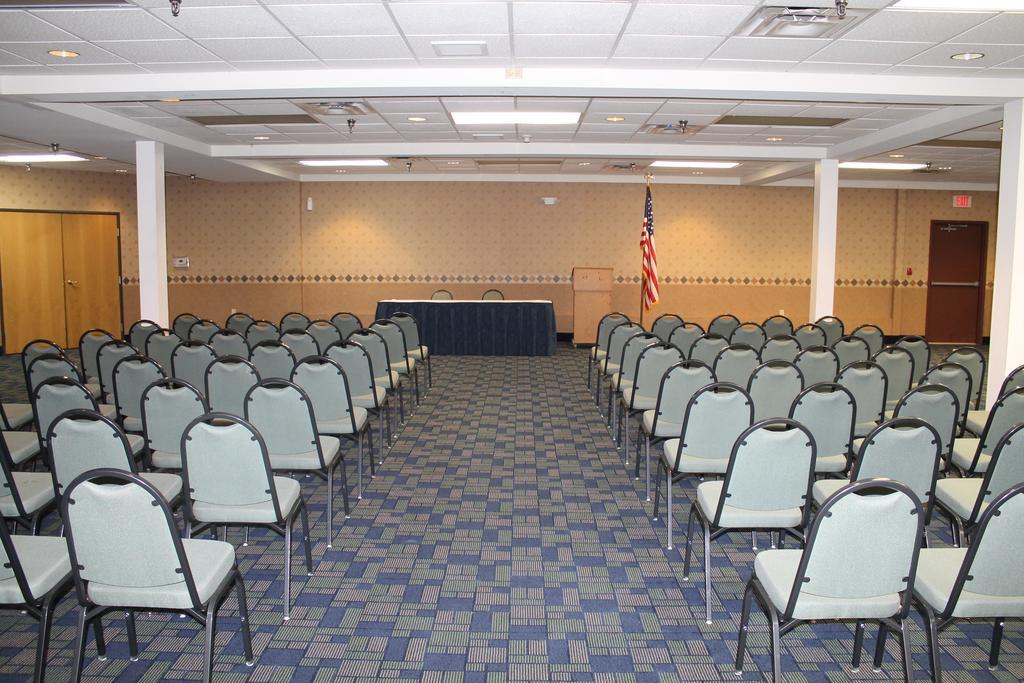 Days Inn & Suites By Wyndham Bridgeport - Clarksburg Екстер'єр фото
