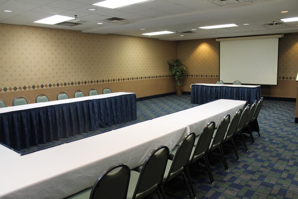 Days Inn & Suites By Wyndham Bridgeport - Clarksburg Екстер'єр фото