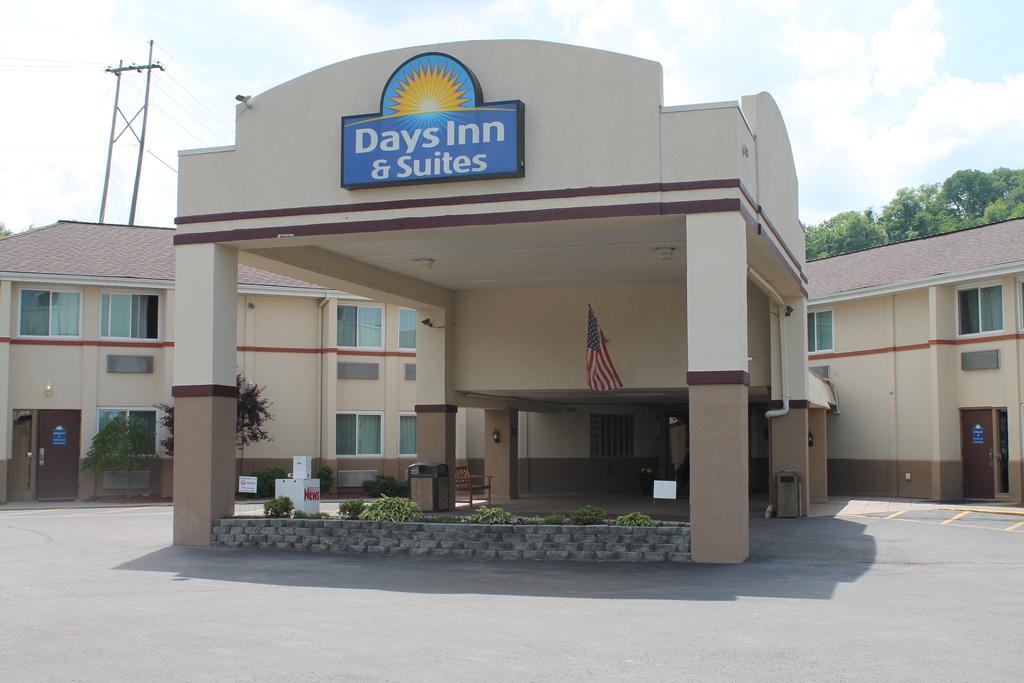 Days Inn & Suites By Wyndham Bridgeport - Clarksburg Екстер'єр фото