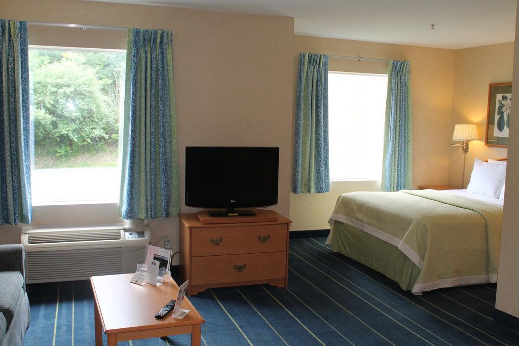 Days Inn & Suites By Wyndham Bridgeport - Clarksburg Екстер'єр фото