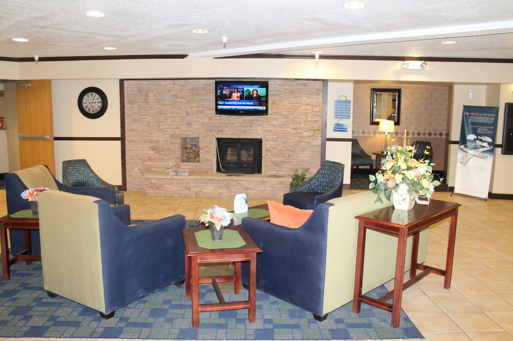 Days Inn & Suites By Wyndham Bridgeport - Clarksburg Екстер'єр фото