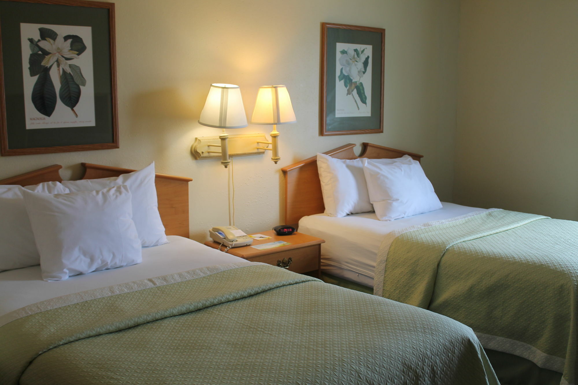 Days Inn & Suites By Wyndham Bridgeport - Clarksburg Екстер'єр фото