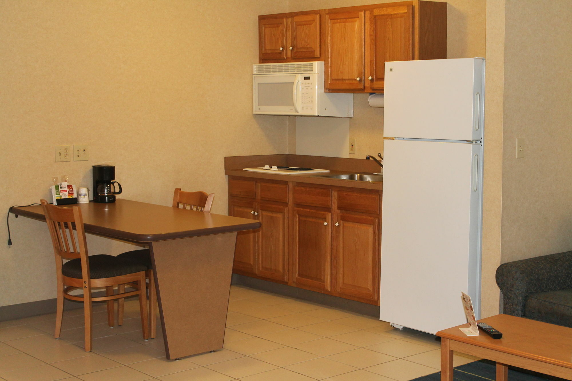 Days Inn & Suites By Wyndham Bridgeport - Clarksburg Екстер'єр фото