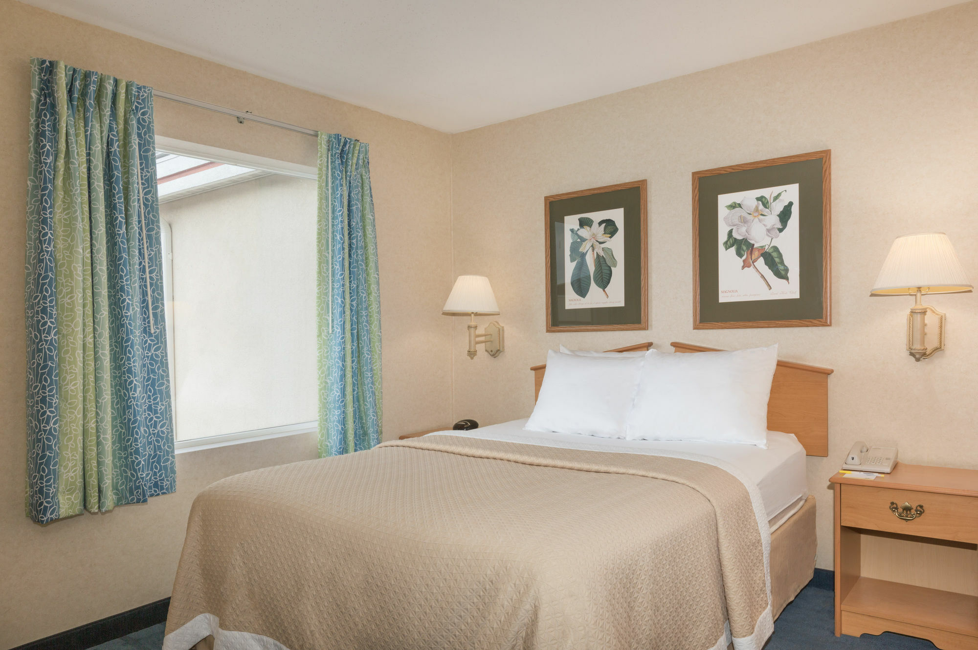 Days Inn & Suites By Wyndham Bridgeport - Clarksburg Екстер'єр фото